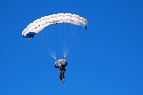 华体会登陆-接管比赛的双重奏，雄鹿压境与英格拉姆的奥运宣言