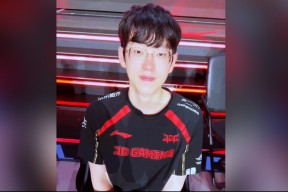 华体会app-包含C9轻取CLG,Scout操刀奇招英雄翻盘四强赛2:1(釜山)的词条