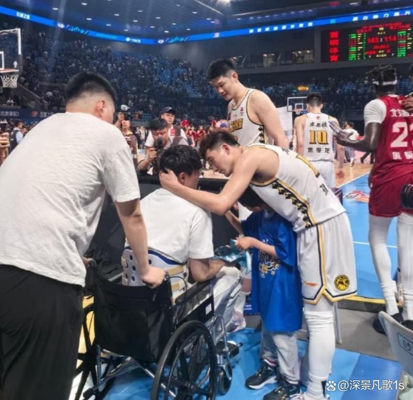 华体会-CBA明星选手受伤退赛,引发热议  第1张 华体会-CBA明星选手受伤退赛,引发热议  第1张